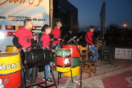 الفلكلور المغربي في افتتاح إحدى دورات المهرجان