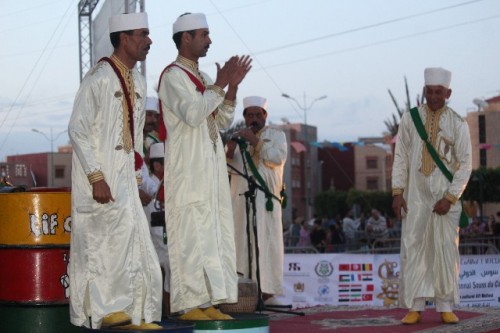 الفلكلور المغربي في افتتاح إحدى دورات المهرجان